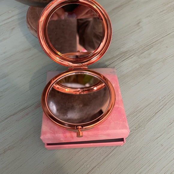 Rose Gold Compact Mirror - Picture 4 of 4